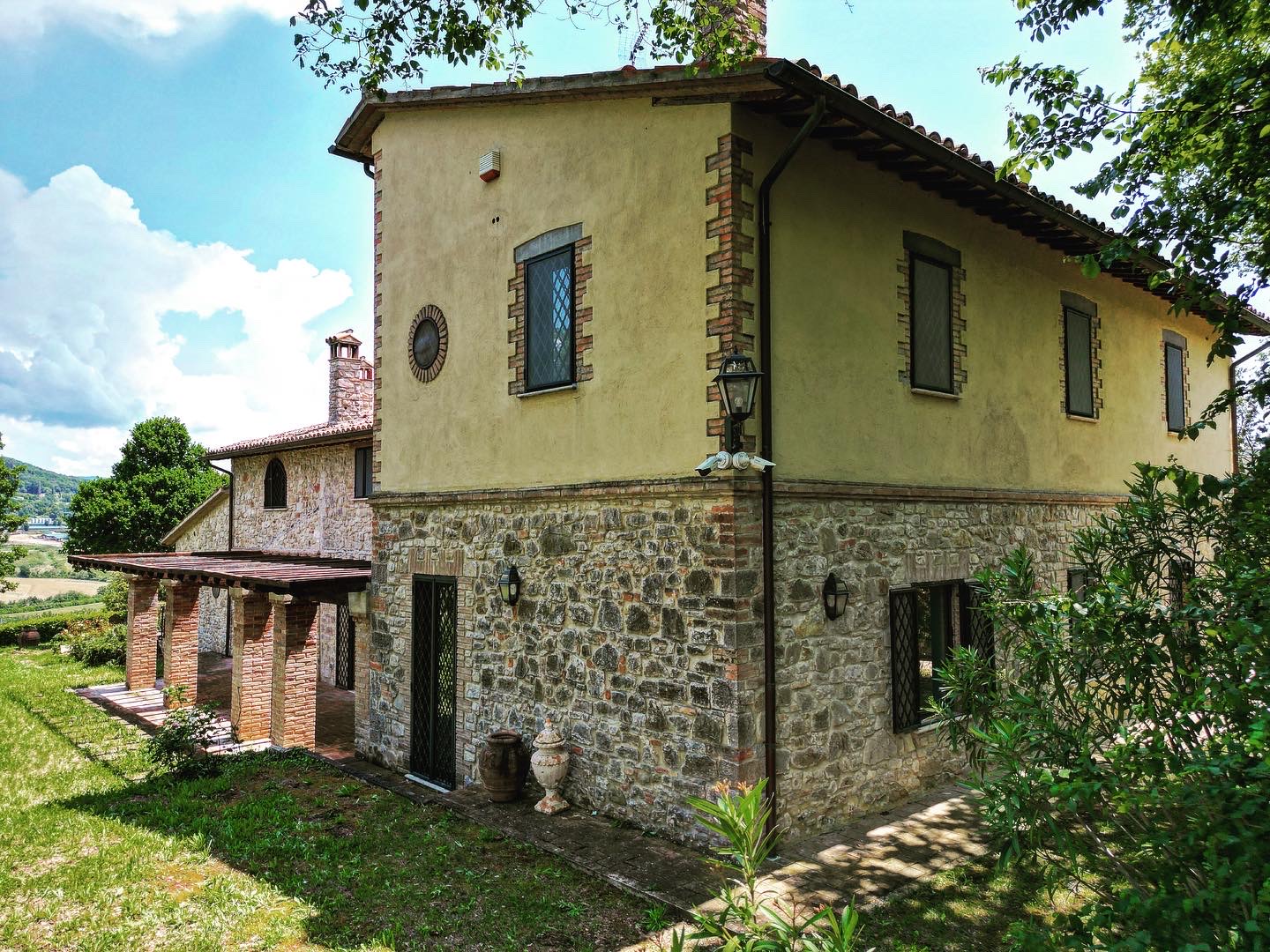 4F8D9F06-40F0-4A48-A852-387A03226E6A